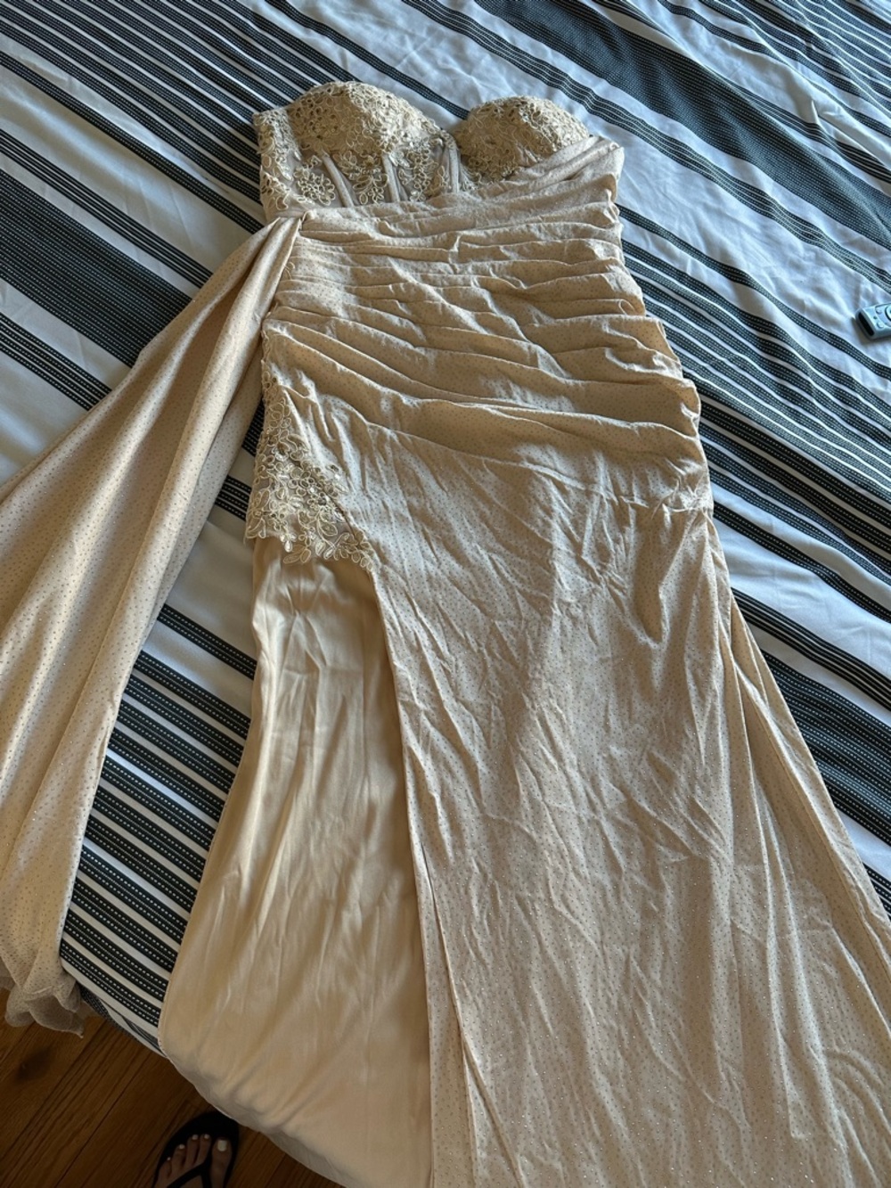 Elegant Strapless Lace Bodice Prom Dress in Champagne